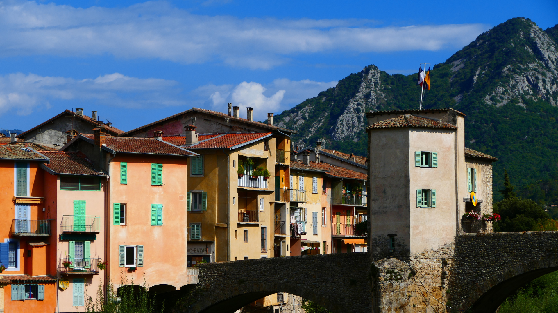 Sospel, Gorbio, Sainte-Agnès, Castillon : où acheter selon votre budget et votre style de vie ?