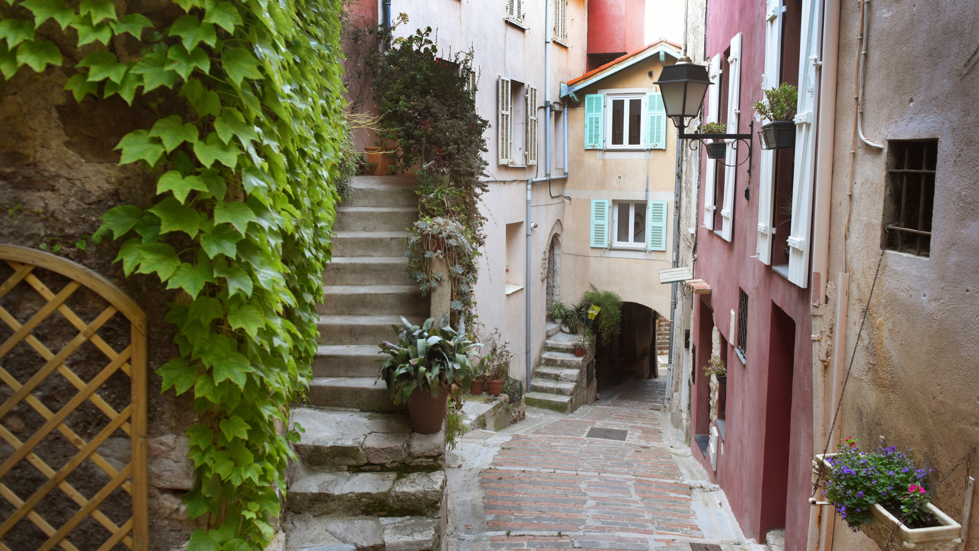 Comment vendre un bien immobilier dans un village de l’arrière-pays mentonnais ?